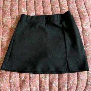 Black miniskirt with slit
